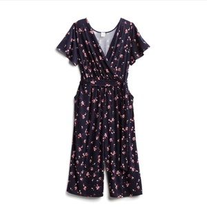 Navy floral jumpsuit with pockets and tie-waste. Great for work or play!
